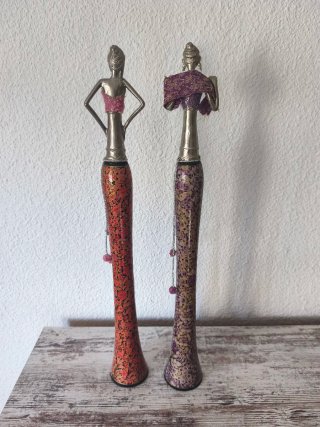 Figuras decorativas mujer vestida