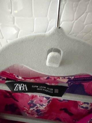 Vestido Zara floral rosa y morado