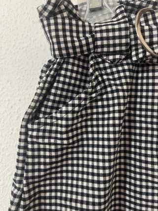 Falda corta de cuadros con volante y cinturón. M-L
