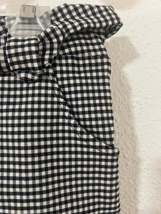 Falda corta de cuadros con volante y cinturón. M-L