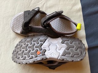 Sandalias Quechua niño negras y grises