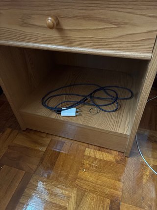 Mesita de noche de madera