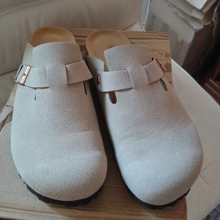Birkenstock Beige Suede Clogs Talla 44