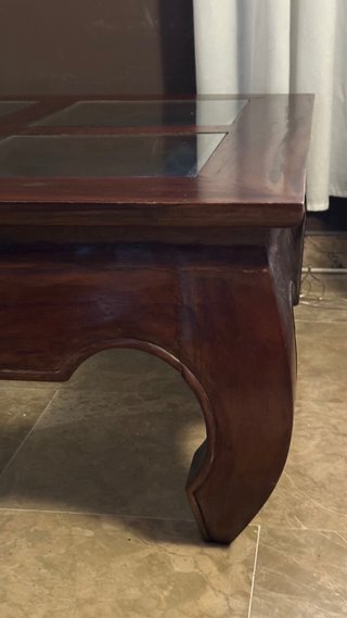 Mesa de centro madera maciza y sobre de cristal