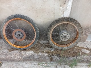 Llantas Moto Derbi FDS Doradas delantera y trasera