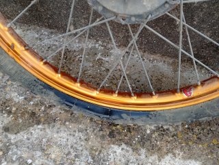 Llantas Moto Derbi FDS Doradas delantera y trasera