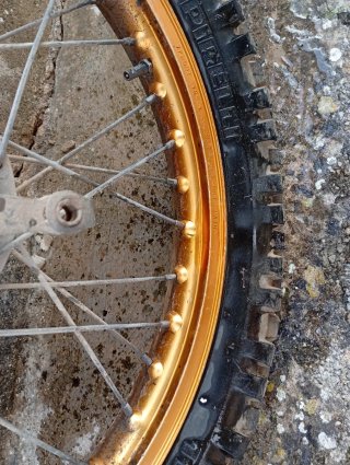 Llantas Moto Derbi FDS Doradas delantera y trasera