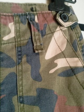 Pantalones cargo camuflaje Bershka