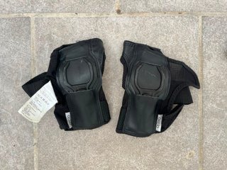 Set Patines Oxelo Fit 5 Jr + Protecciones
