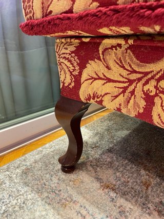 Sillón clásico vintage granate estampado