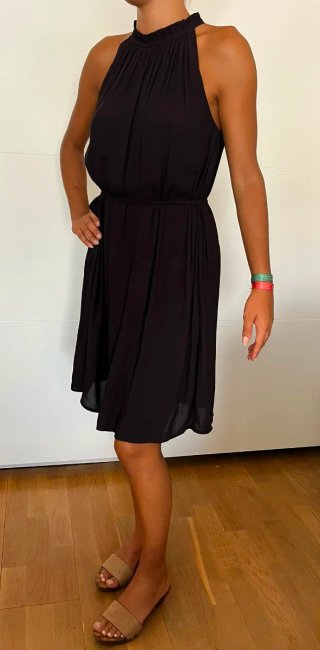 Vestido negro estilo Halter