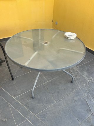 Mesa redonda de terraza cristal y metal