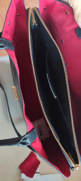 Cartera H&M Negra y Roja