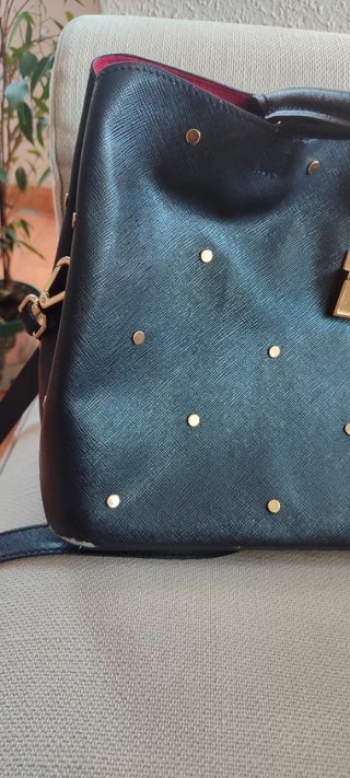 Cartera H&M Negra y Roja