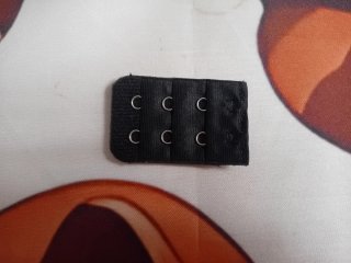 Reggiseno nero maculato tg5 italiana + estensore