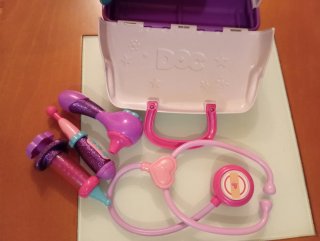 Maletín médico infantil rosa y blanco