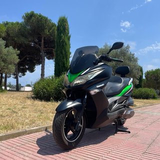 Kawasaki J300 Maxi Scooter Negra y Verde