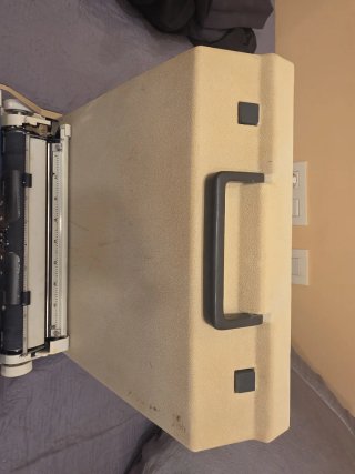 Máquina de escribir Olympia Traveller de Luxe