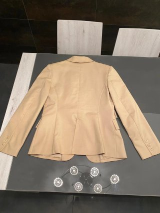 Traje de chaqueta y pantalón beige