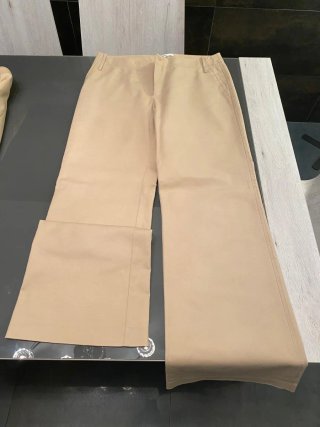 Traje de chaqueta y pantalón beige
