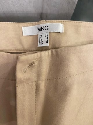 Traje de chaqueta y pantalón beige