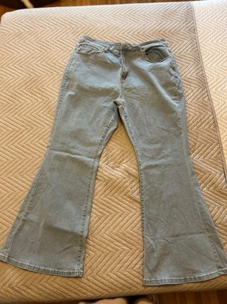 Pantalones vaqueros acampanados