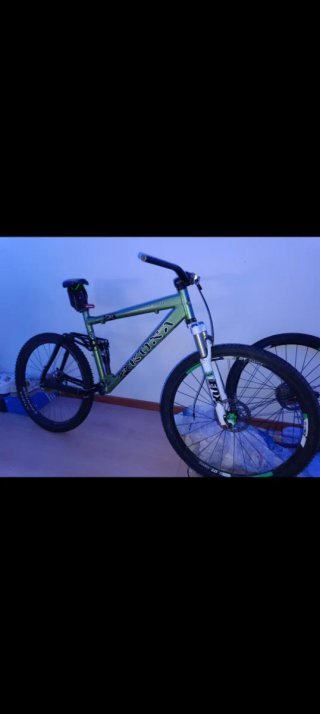 Bicicleta de Descenso Kona
