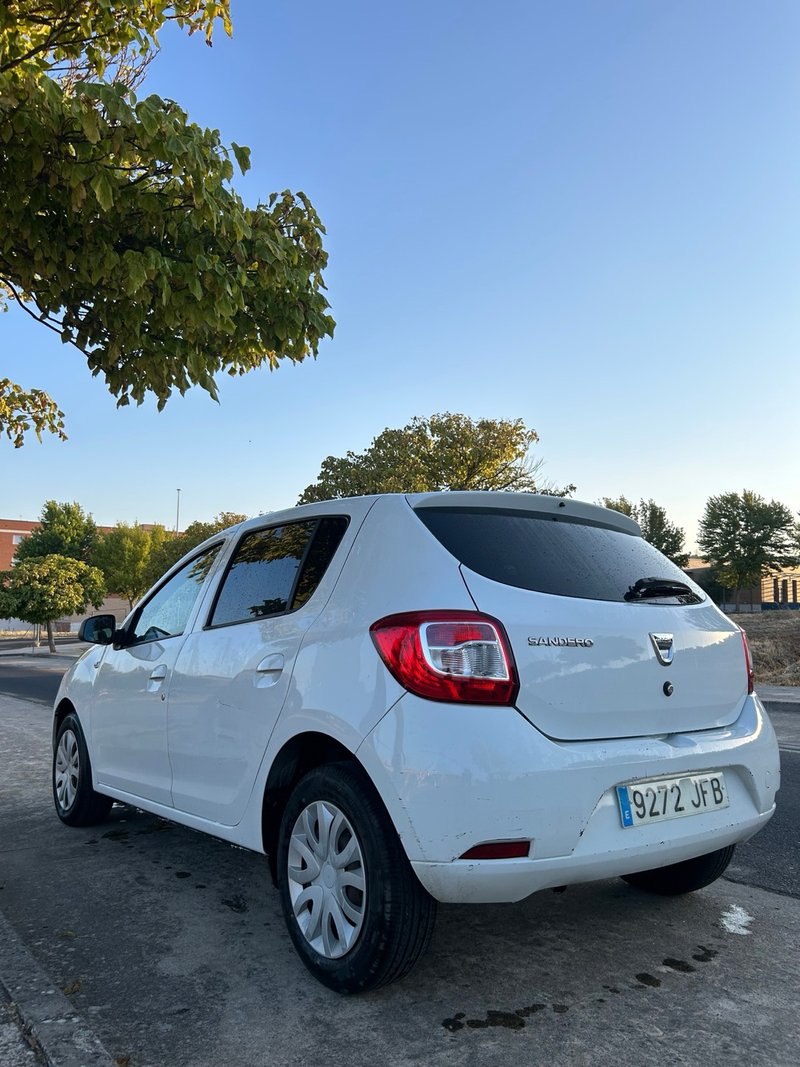 Dacia Sandero 2015 - foto 1