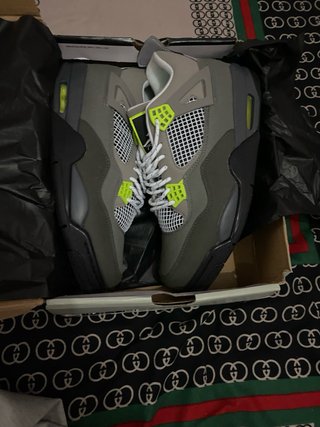 Jordan 4 Gris y Verde Neón