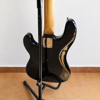 Bajo eléctrico Tacoma Made in Japan vintage.