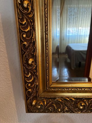 Espejo de Pared Dorado con Marco Decorativo