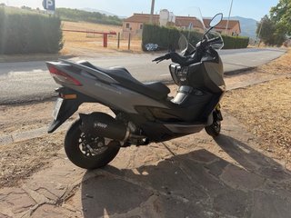 Suzuki Burgman 400 ABS gris - IMPECABLE