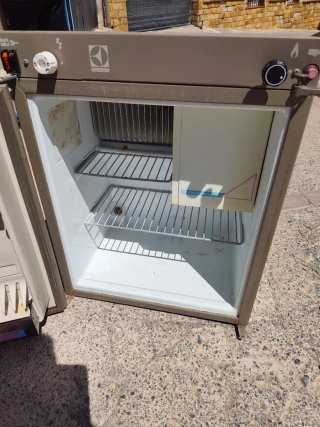 Nevera trivalente Electrolux
