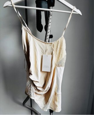 Top lencero Zara encaje beige