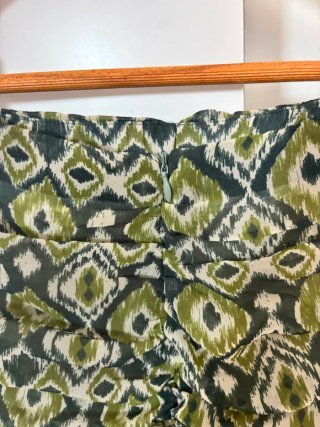 Falda corta con estampado geométrico