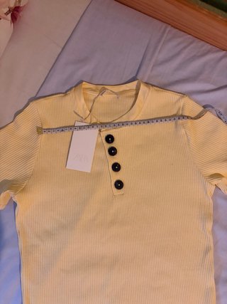 Camiseta Zara punto manga corta amarilla Talla L