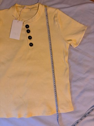 Camiseta Zara punto manga corta amarilla Talla L