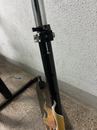 Patinete infantil con diseño de llamas
