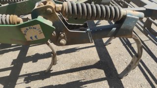 Chisel Agromet 9 brazos con rodillo