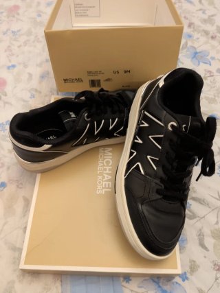Zapatillas Michael Kors Negras y Blancas