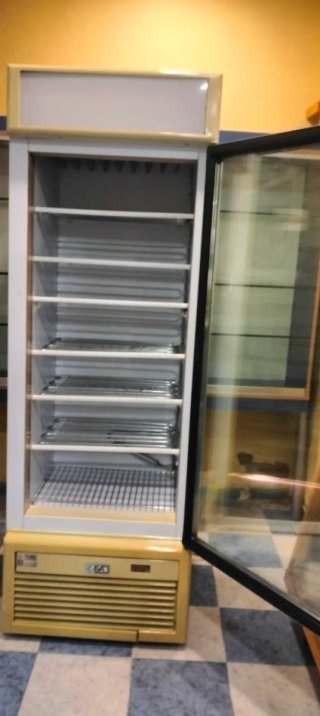 Vitrina expositora refrigerada ISA