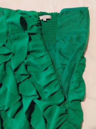 Vestido de fiesta verde con volantes