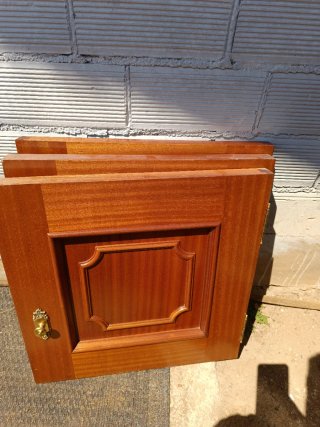 Puerta de armario de madera