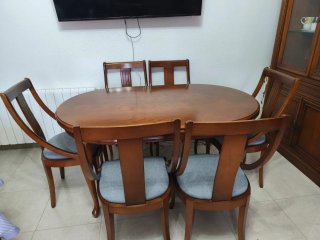 Mesa de comedor y 6 sillas de madera