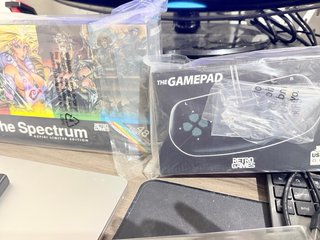 The Spectrum + Gamepad + Manuales