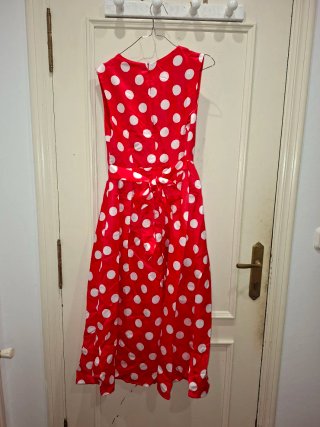 Vestido rojo lunares blancos