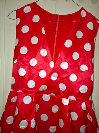 Vestido rojo lunares blancos