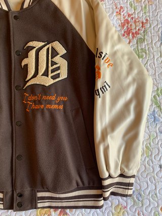 Chaqueta Universitaria Bershka Bomber "Bad Idea"