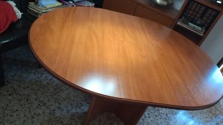 Mesa redonda de comedor de madera