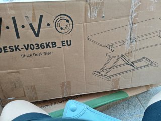SobrEscritorio Elevable Negro para 2 Monitores.